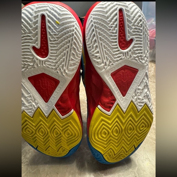 Kyrie 8 GO SE "Black/Tour Yellow/University Red" Kids' Basketball Shoe size 2Y - Picture 5 of 8